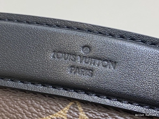Affordable VUITTON Lucky LOUIS Trunk 0822